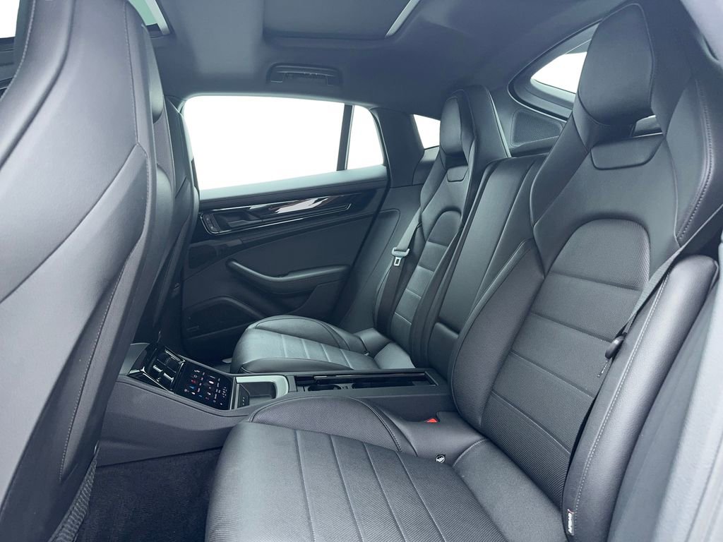 Used 2025 Porsche Panamera w/ Premium Package image 33