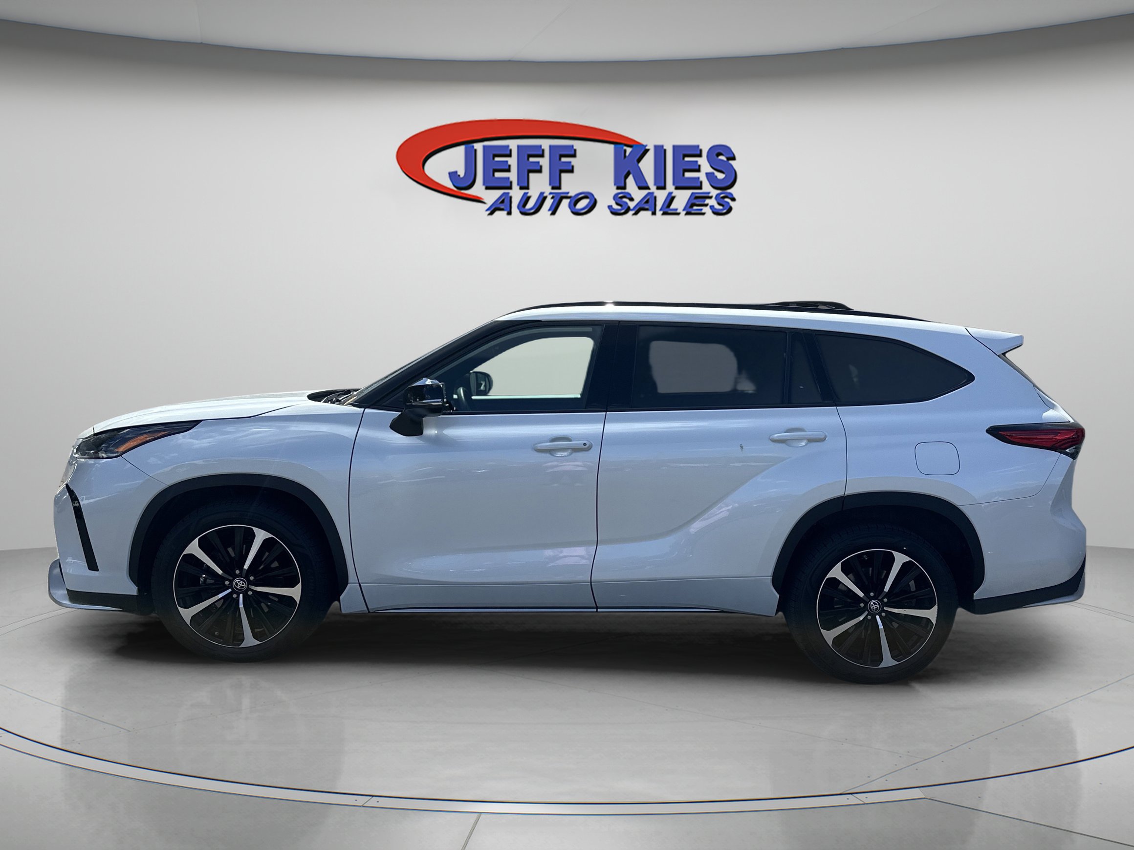 Used 2022 Toyota Highlander XSE image 4