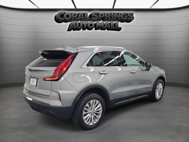 Used 2024 Cadillac XT4 Luxury w/ Cold Weather Package FWD image 3
