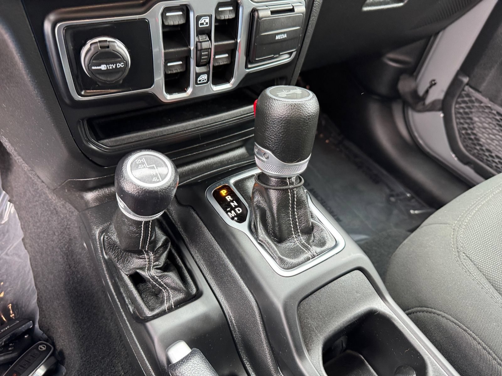 Used 2023 Jeep Wrangler Unlimited Sahara AWD/4WD image 22