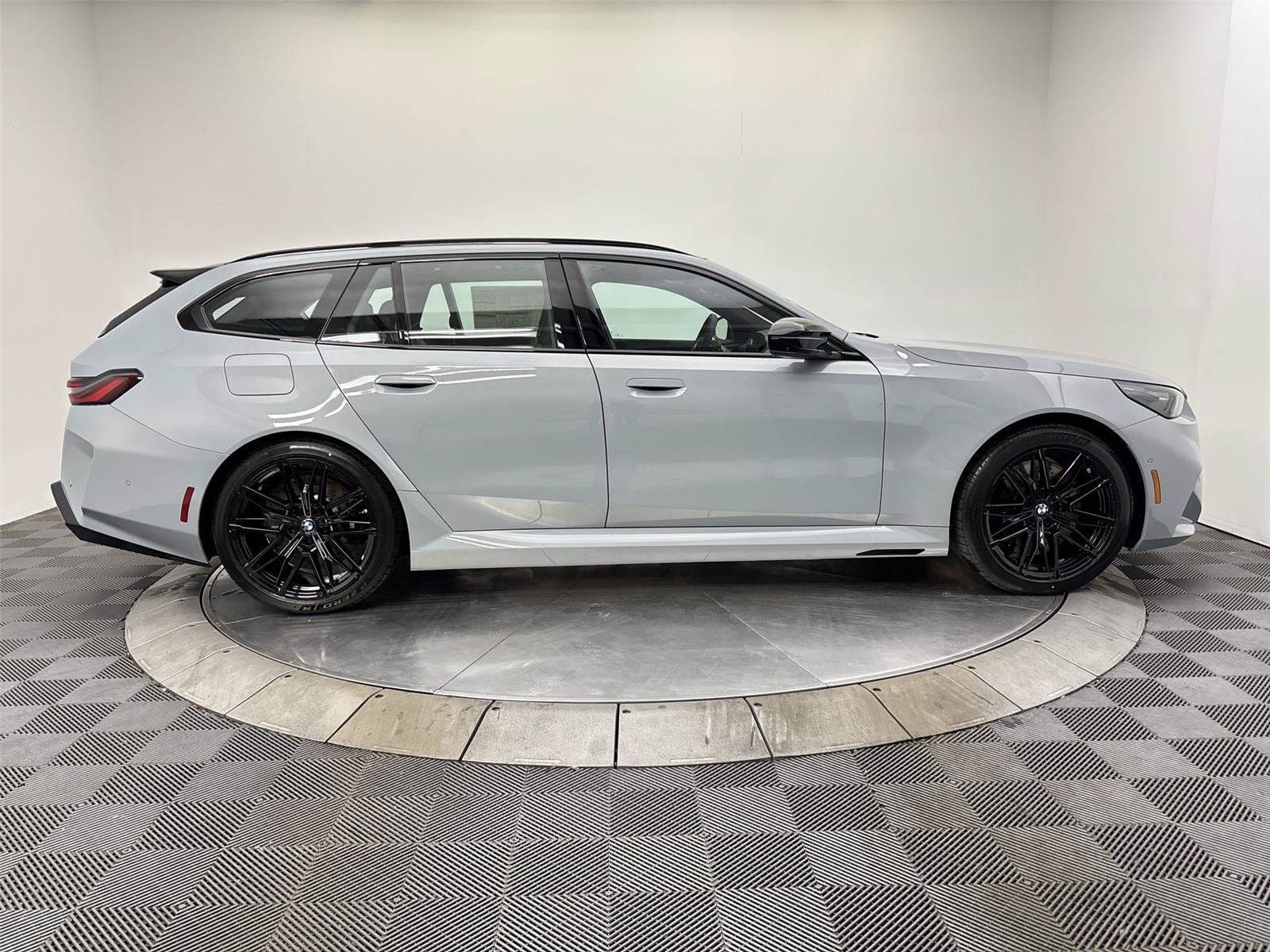 New 2027 BMW M5 Touring AWD/4WD image 17