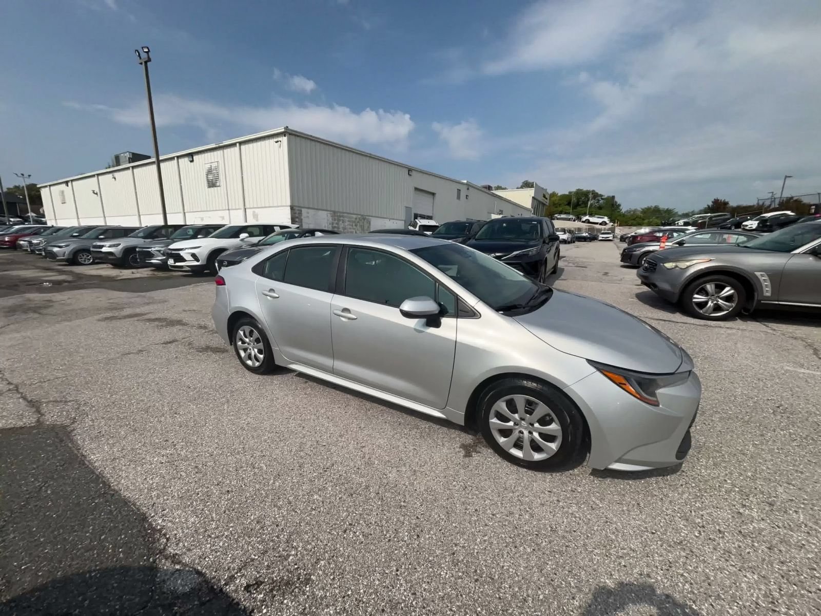 Used 2025 Toyota Corolla LE FWD image 2
