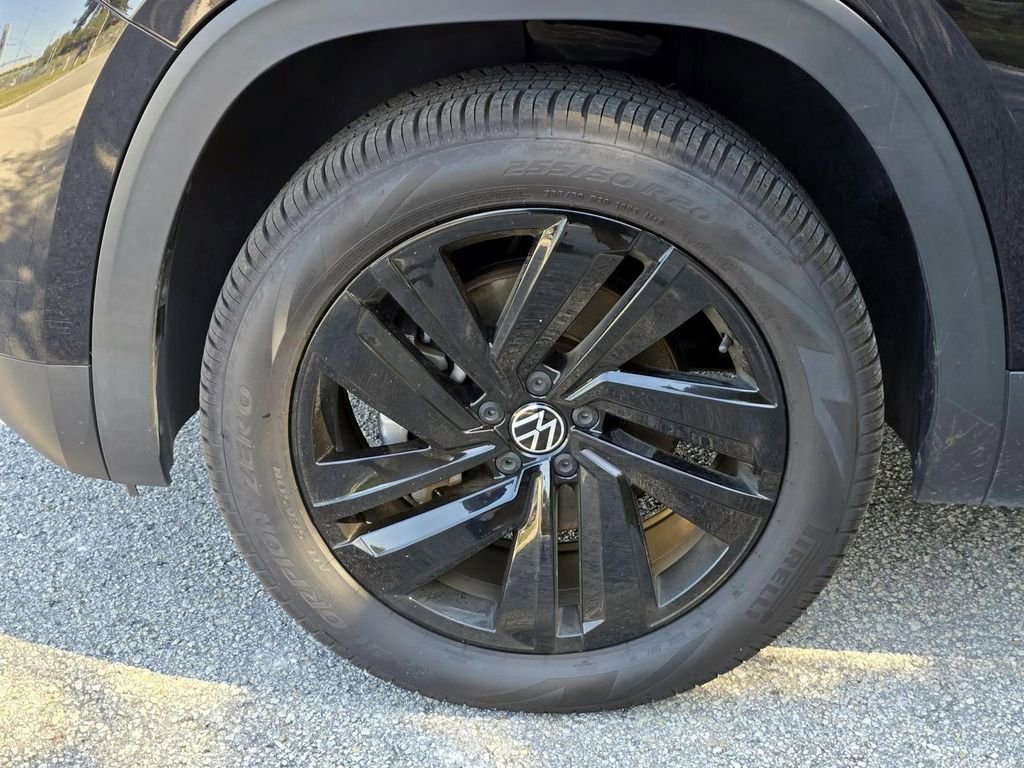 Certified 2022 Volkswagen Atlas Cross Sport SE w/ Panoramic Sunroof Package image 9