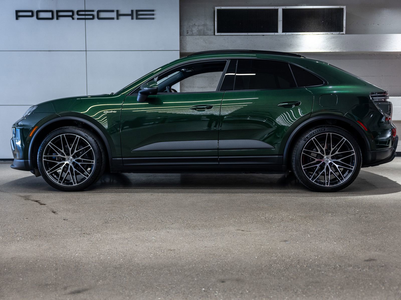 Certified 2025 Porsche Macan Electric RWD image 2