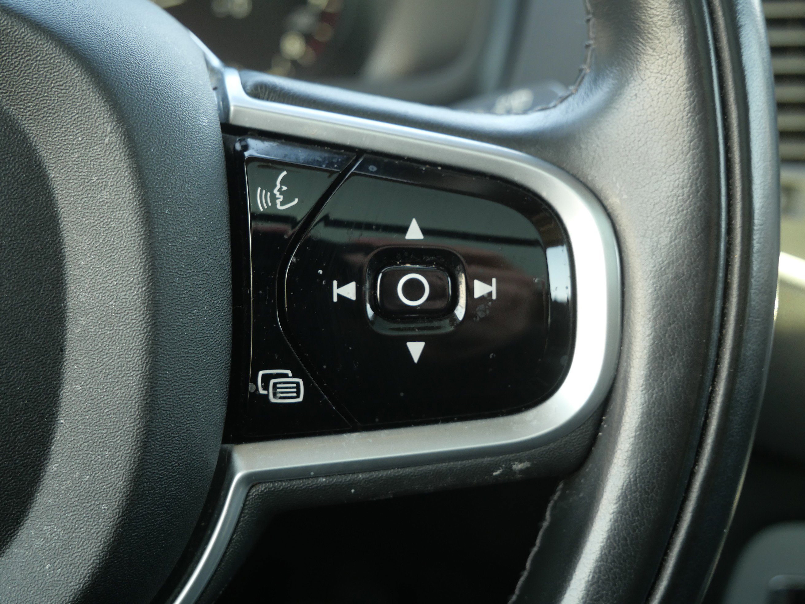 Used 2018 Volvo XC90 T5 Momentum w/ Convenience Package image 26