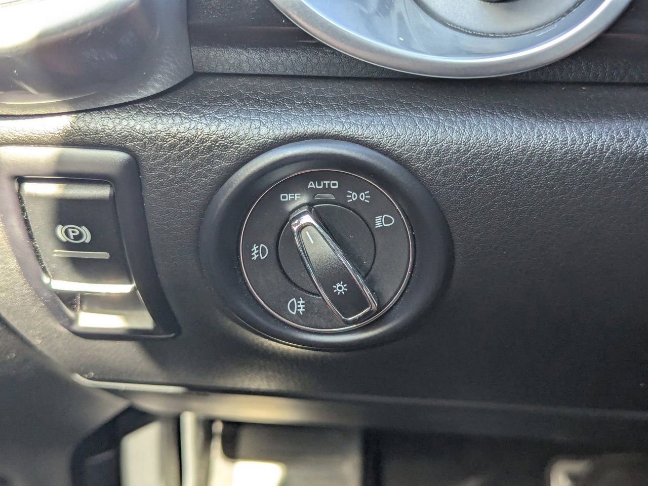 Used 2017 Porsche Cayenne S w/ Premium Package AWD/4WD image 29