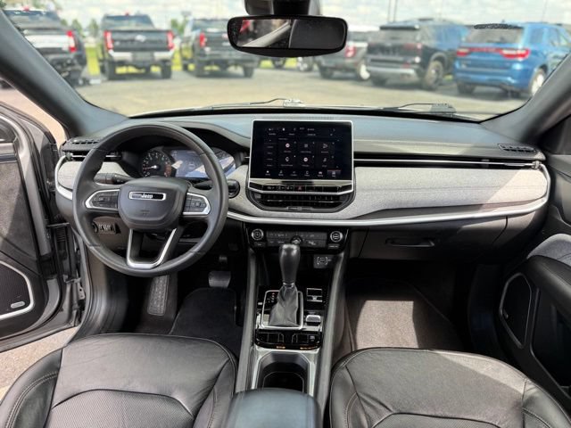 Used 2023 Jeep Compass Latitude w/ Sun and Sound Group AWD/4WD image 2