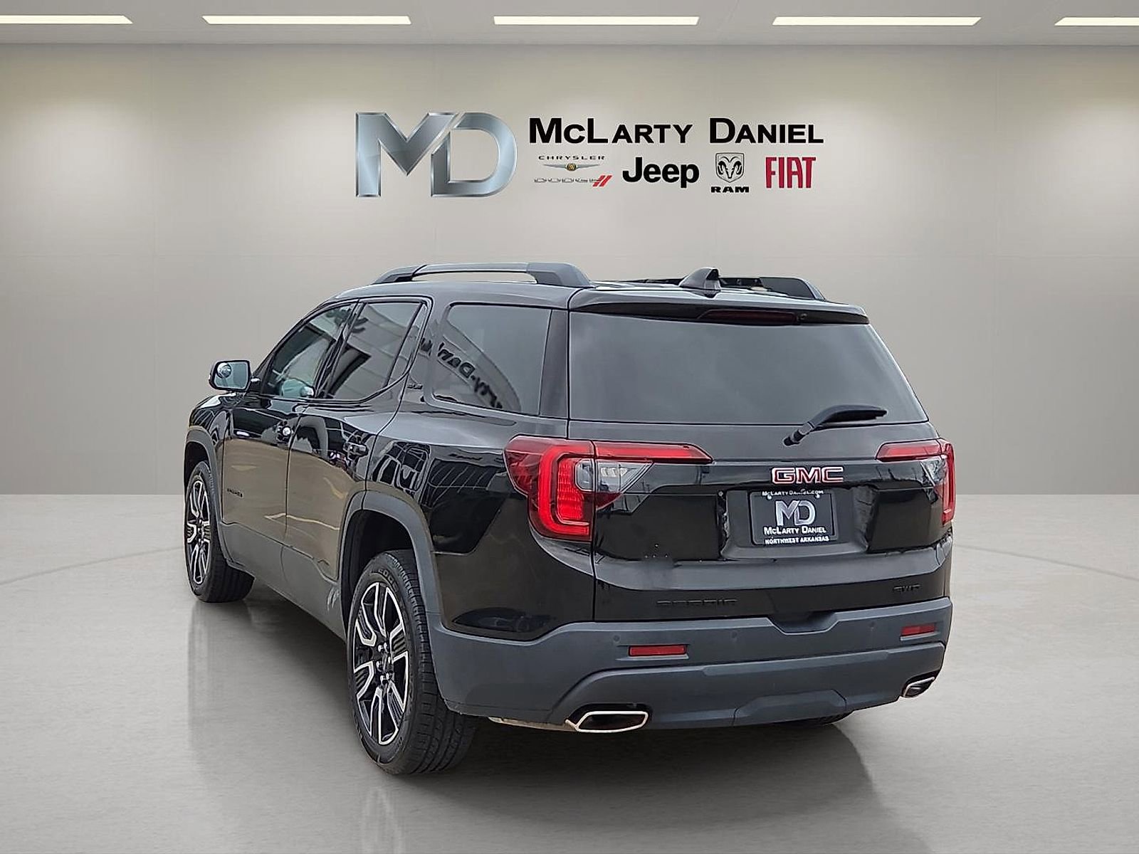 Used 2021 GMC Acadia SLE w/ Driver Convenience Package image 4