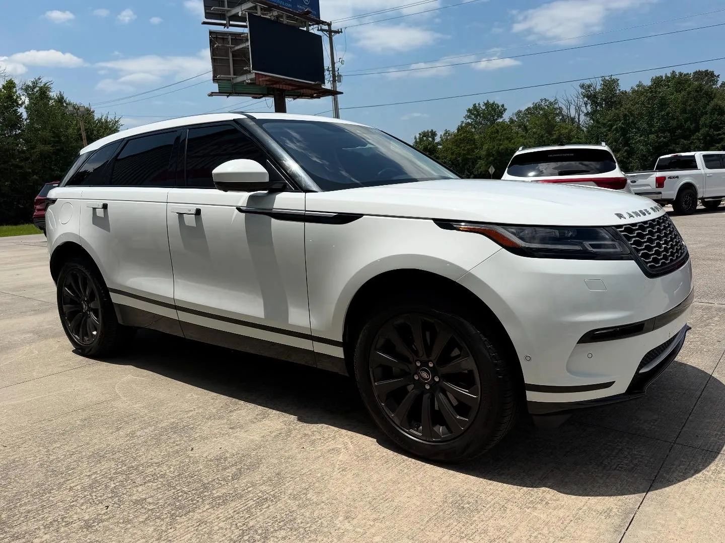 Used 2020 Land Rover Range Rover Velar S image 3