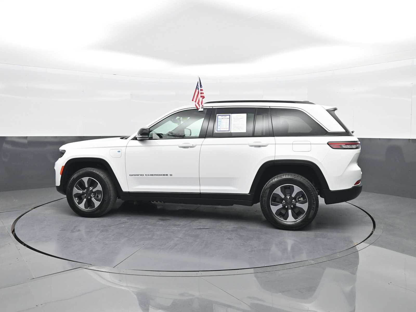 Used 2024 Jeep Grand Cherokee Limited 4xe AWD/4WD image 5