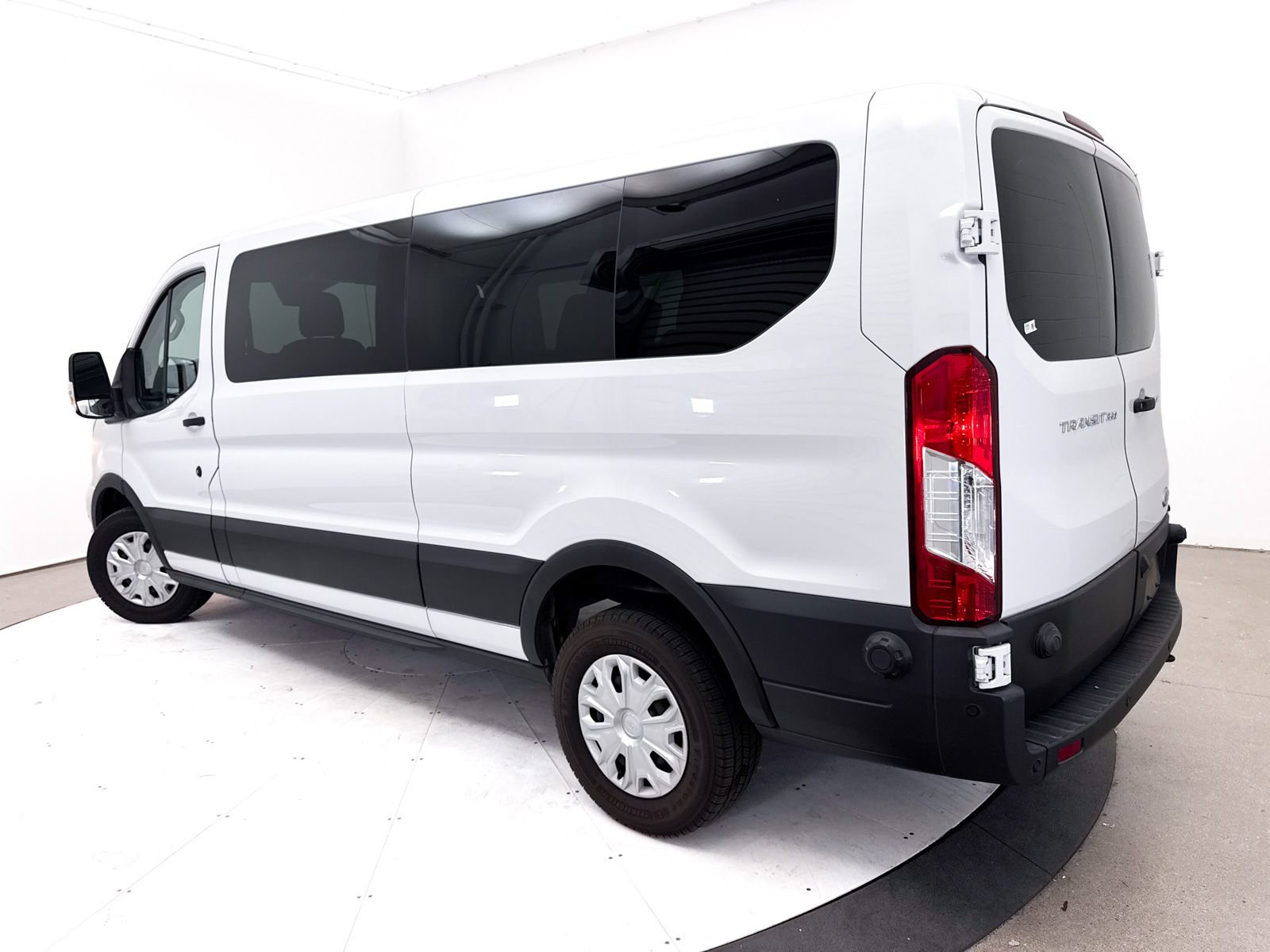 Used 2024 Ford Transit 350 XLT RWD image 2