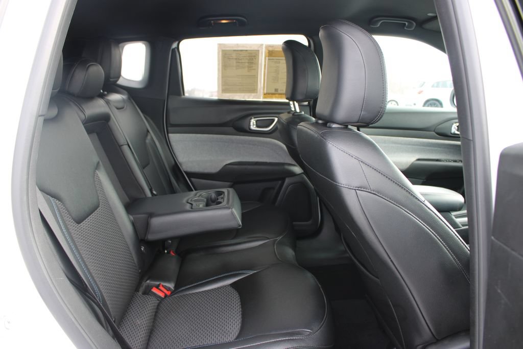 Used 2024 Jeep Compass Latitude AWD/4WD image 27