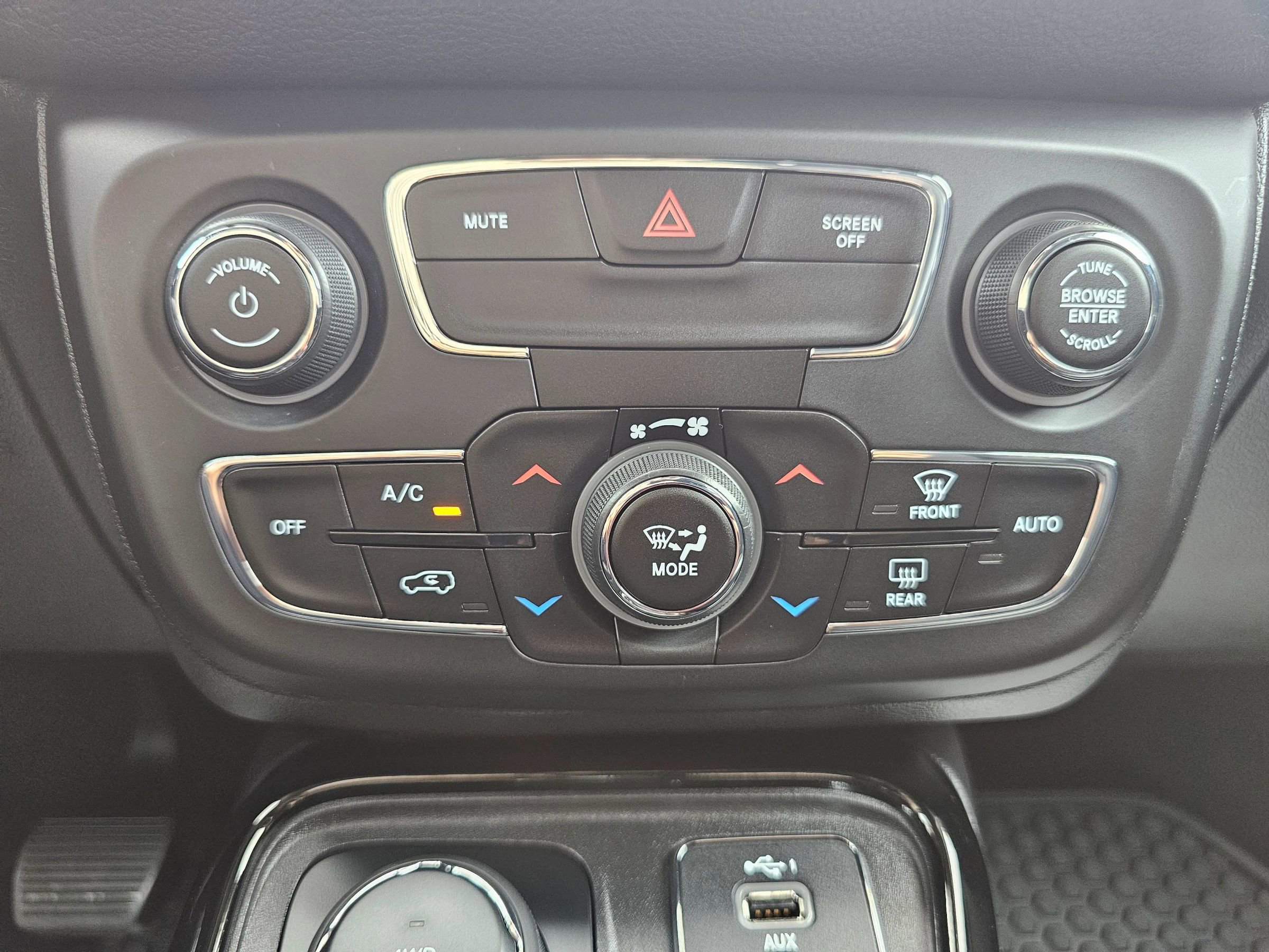 Used 2019 Jeep Compass Latitude image 23