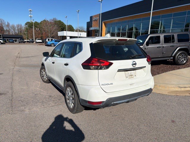 Used 2017 Nissan Rogue S image 3