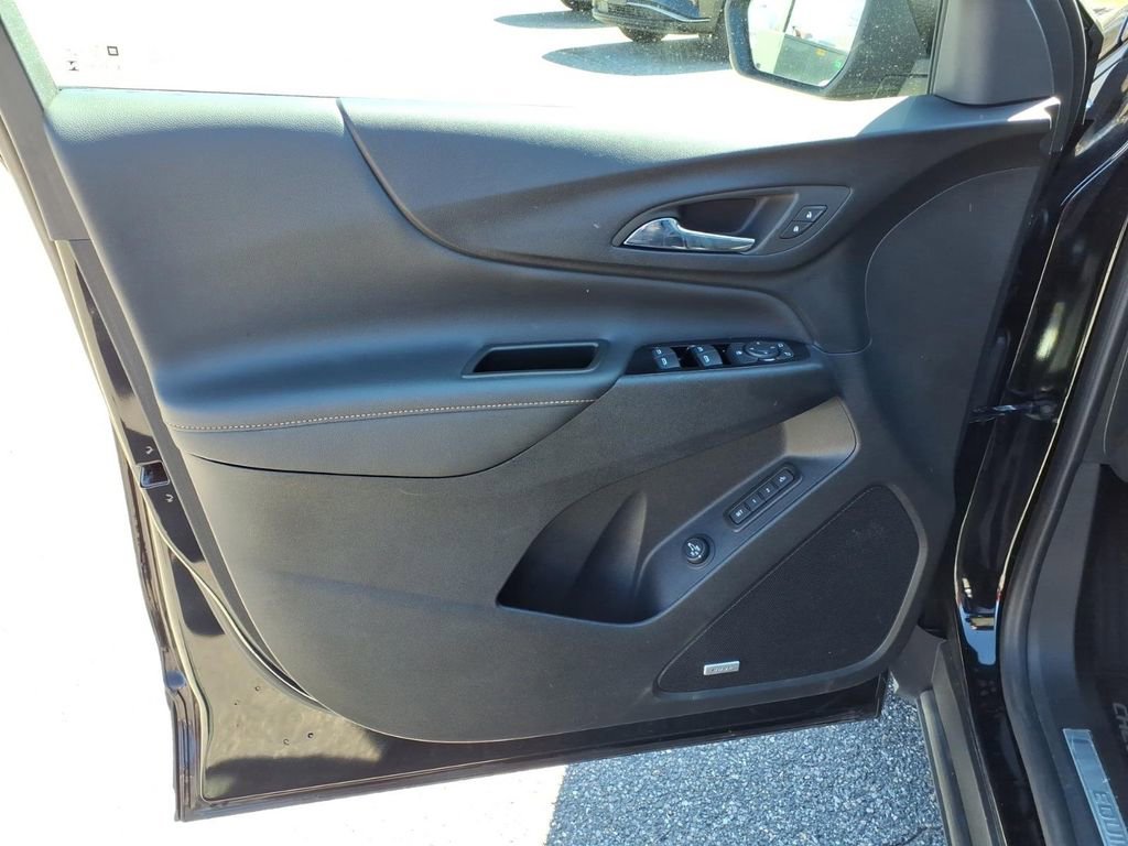 Used 2023 Chevrolet Equinox Premier image 17