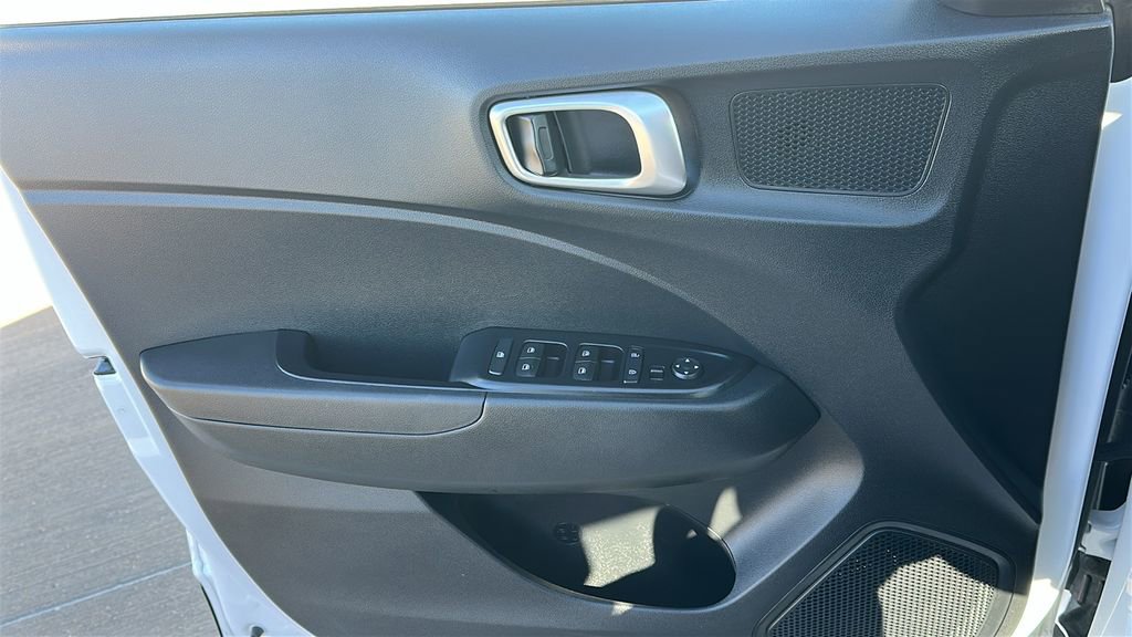 Used 2025 Hyundai Venue SEL image 20