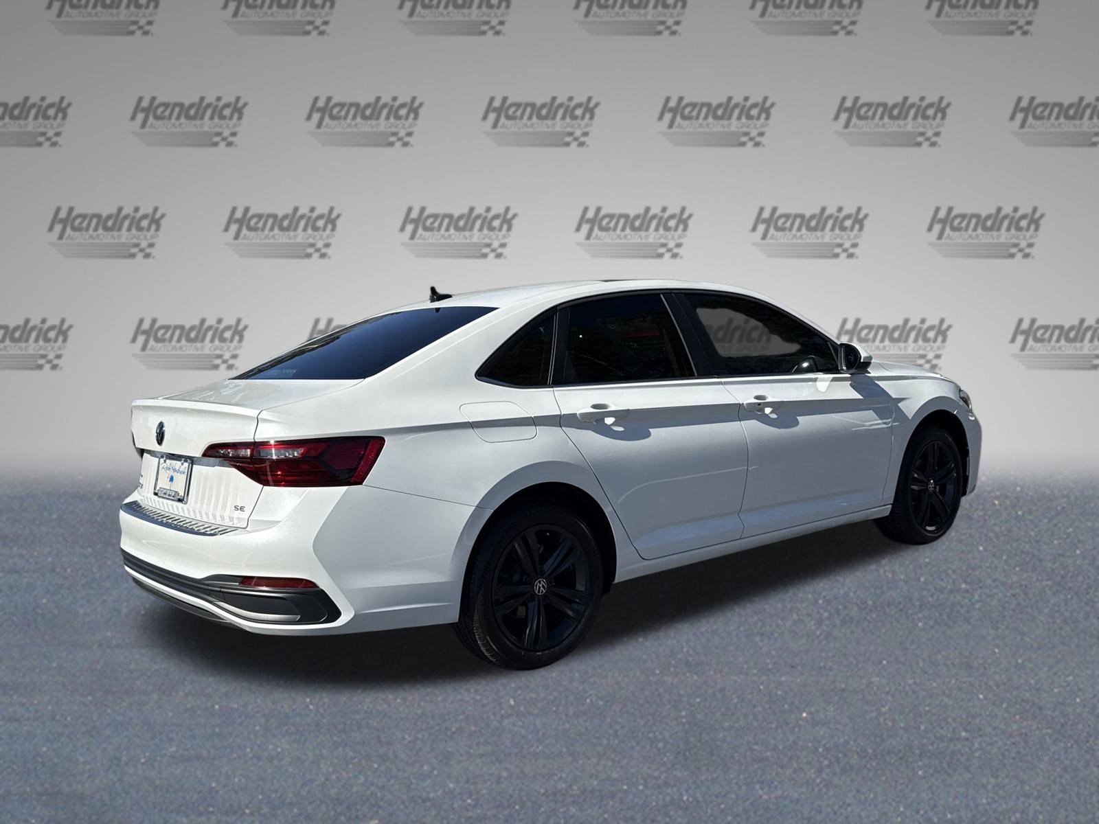 Used 2023 Volkswagen Jetta SE w/ Panoramic Sunroof Package image 10