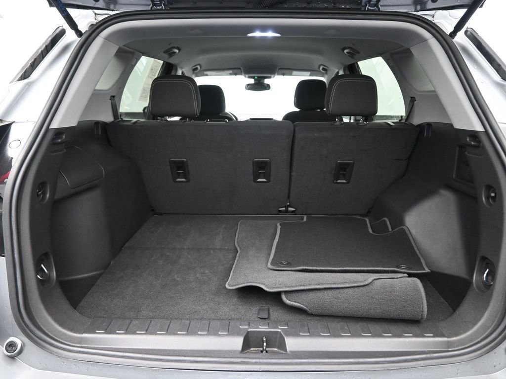 Used 2024 GMC Terrain SLE image 31