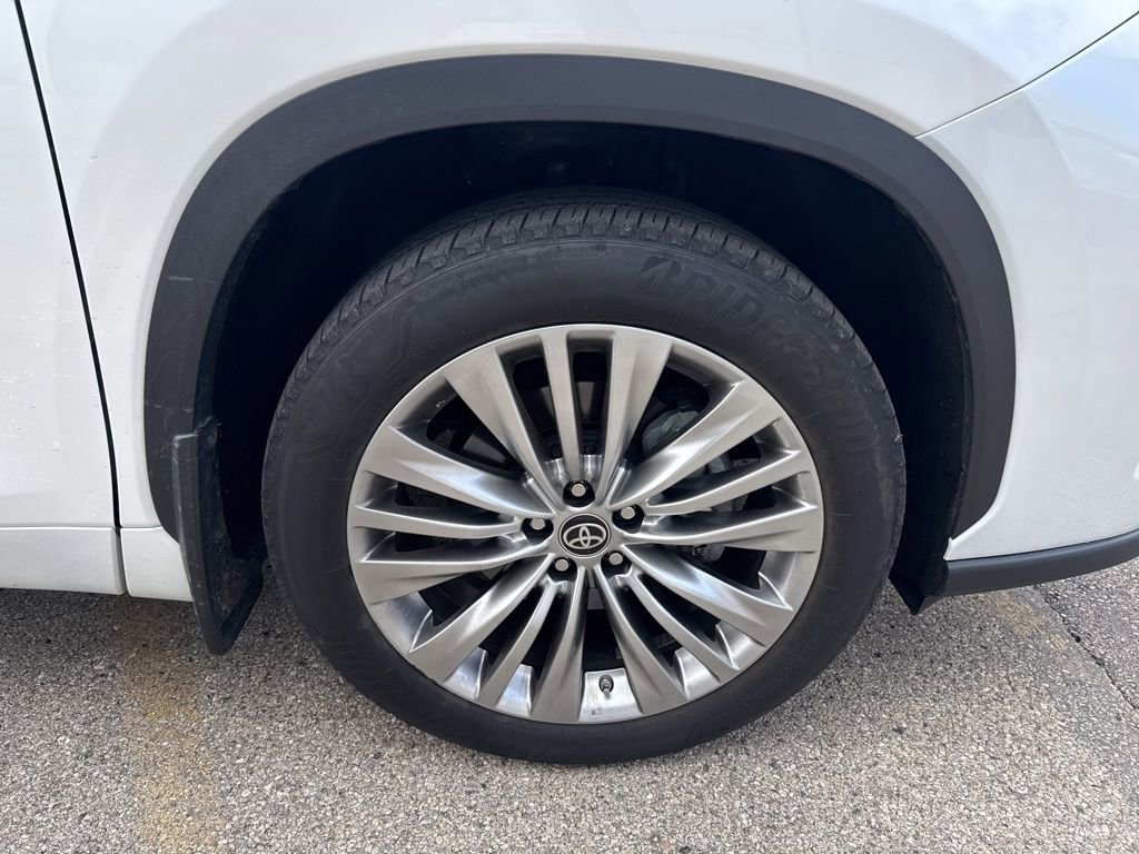 Used 2024 Toyota Highlander Platinum AWD/4WD image 33