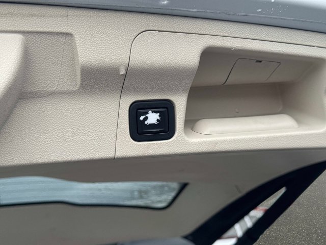 Used 2020 GMC Acadia Denali w/ Technology Package FWD image 12