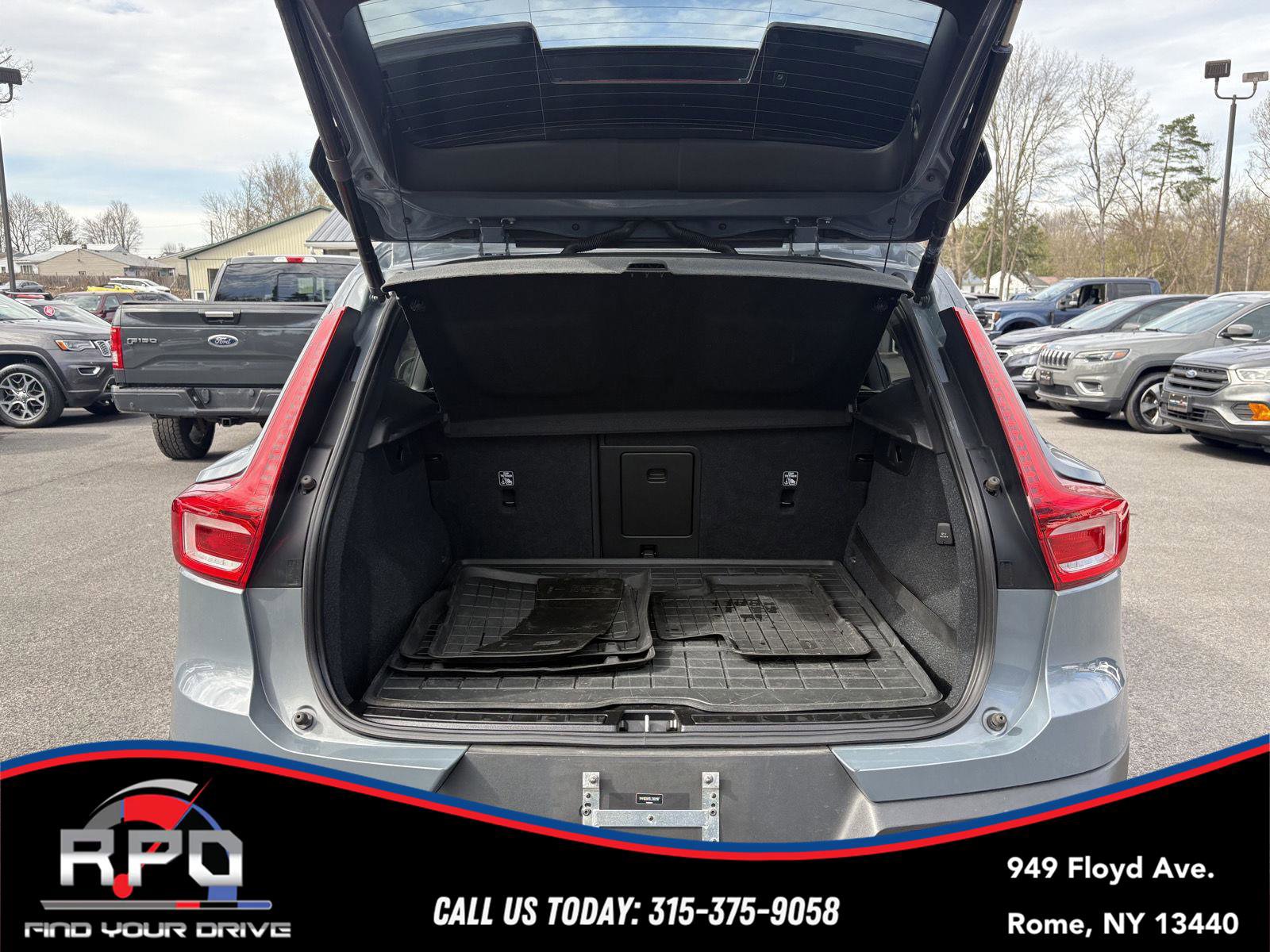 Used 2020 Volvo XC40 T5 Momentum AWD/4WD image 24