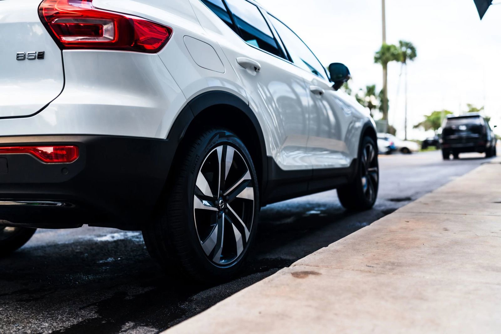 Used 2025 Volvo XC40 B5 Plus w/ Protection Package Premier image 14