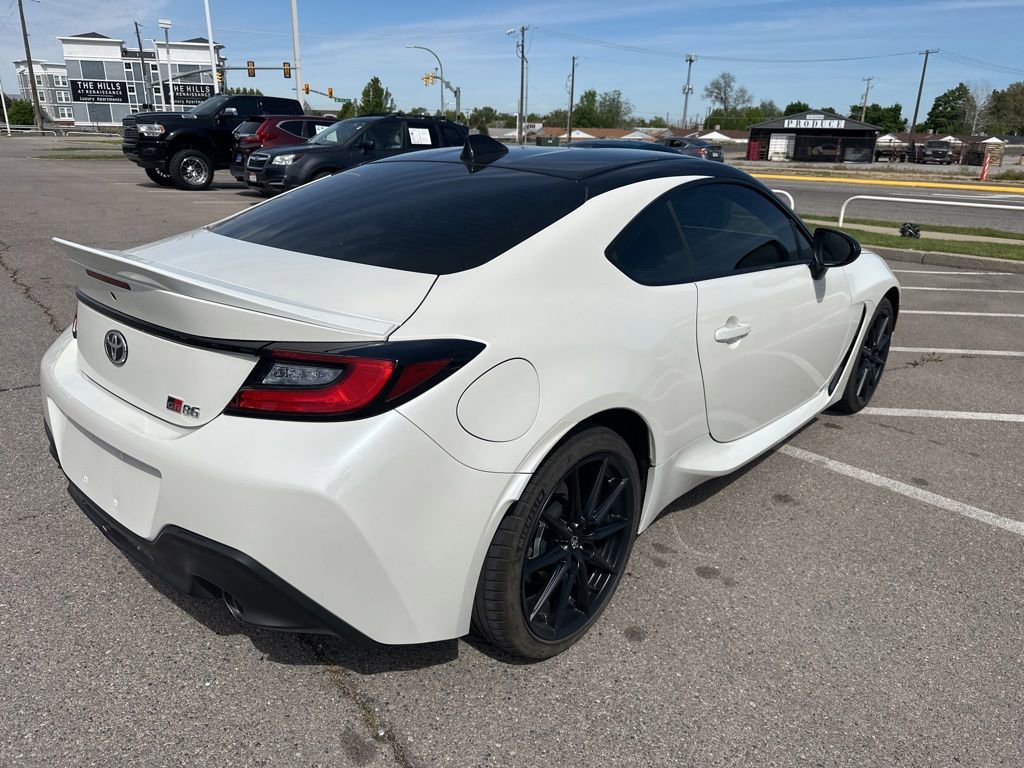 Used 2023 Toyota GR86 Premium RWD image 9