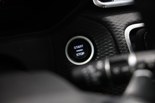 Used 2018 Land Rover Range Rover Velar R-Dynamic SE AWD/4WD image 32