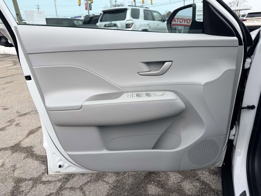 Used 2025 Hyundai Kona SE image 18