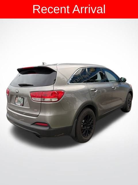 Used 2017 Kia Sorento LX w/ LX Convenience Package image 6