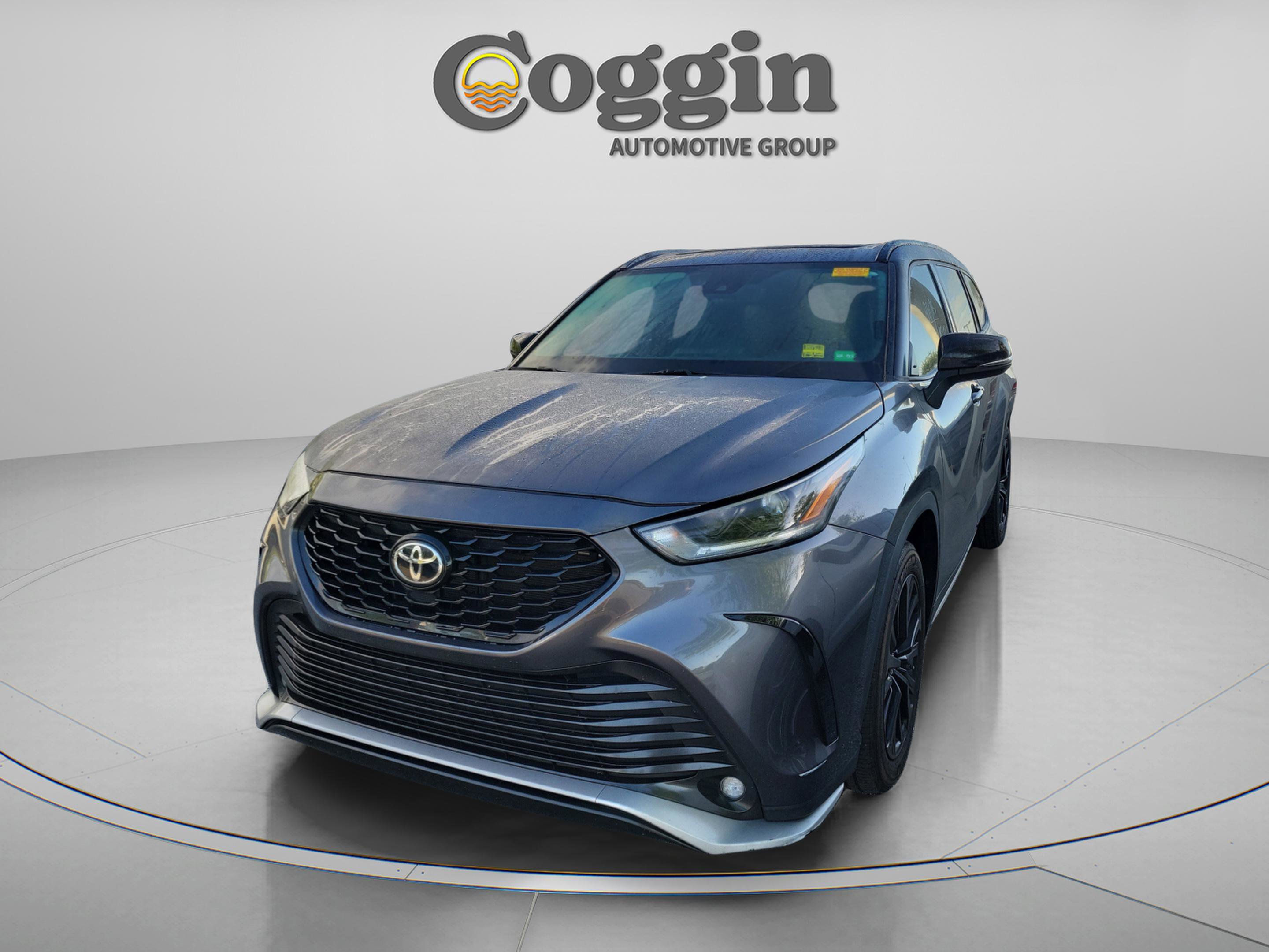 Used 2023 Toyota Highlander XSE image 2