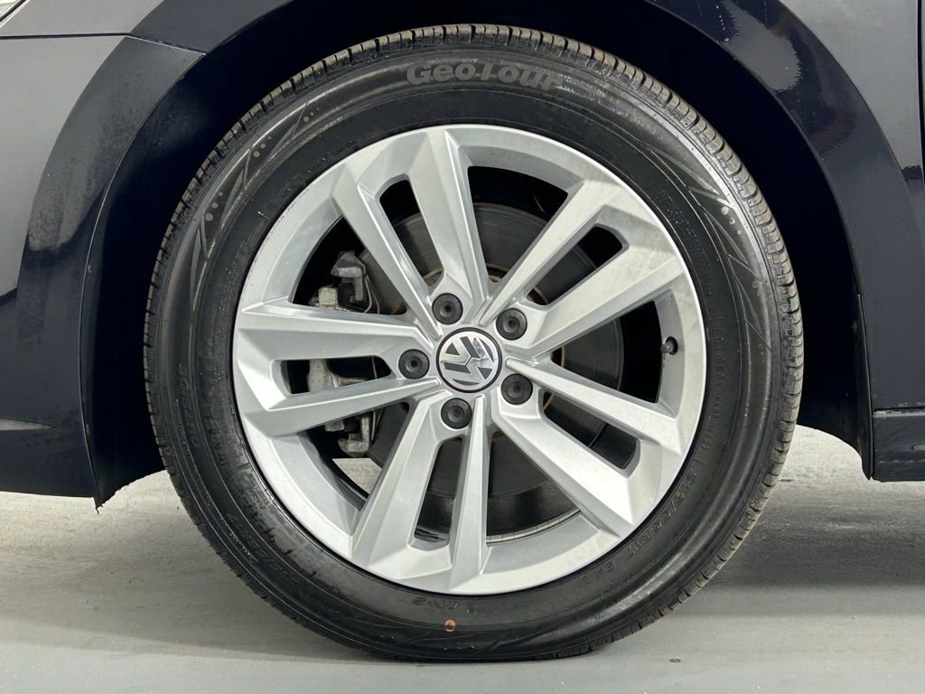 Used 2020 Volkswagen Passat 2.0T SE image 32