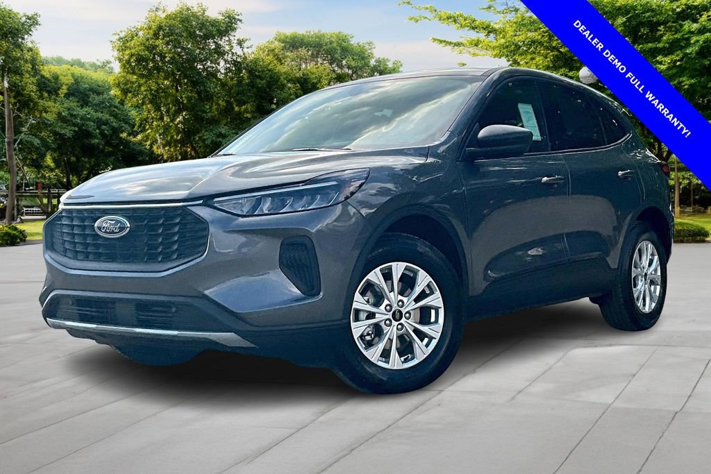 New 2025 Ford Escape Active w/ Active Premium Tech Pack image 2