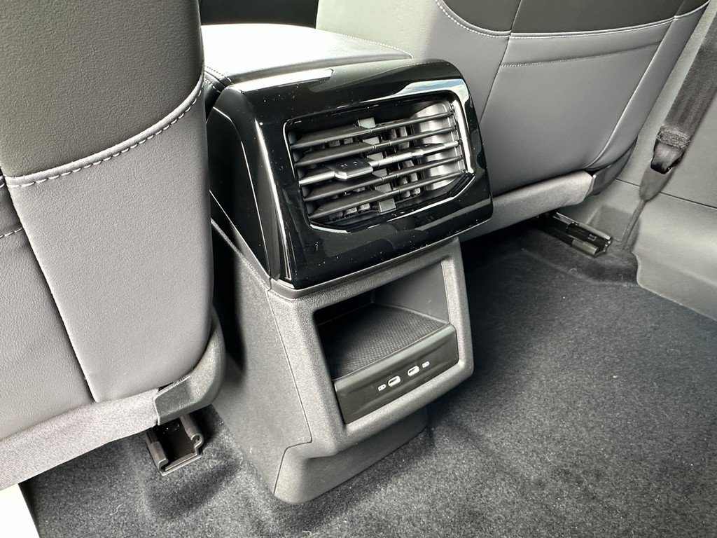 New 2025 Volkswagen ID.4 Pro AWD/4WD image 8