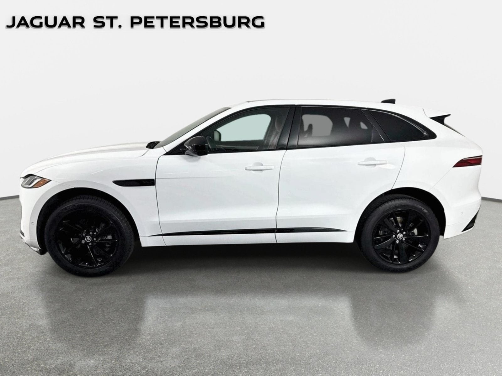 Used 2025 Jaguar F-PACE R-Dynamic S AWD/4WD image 8