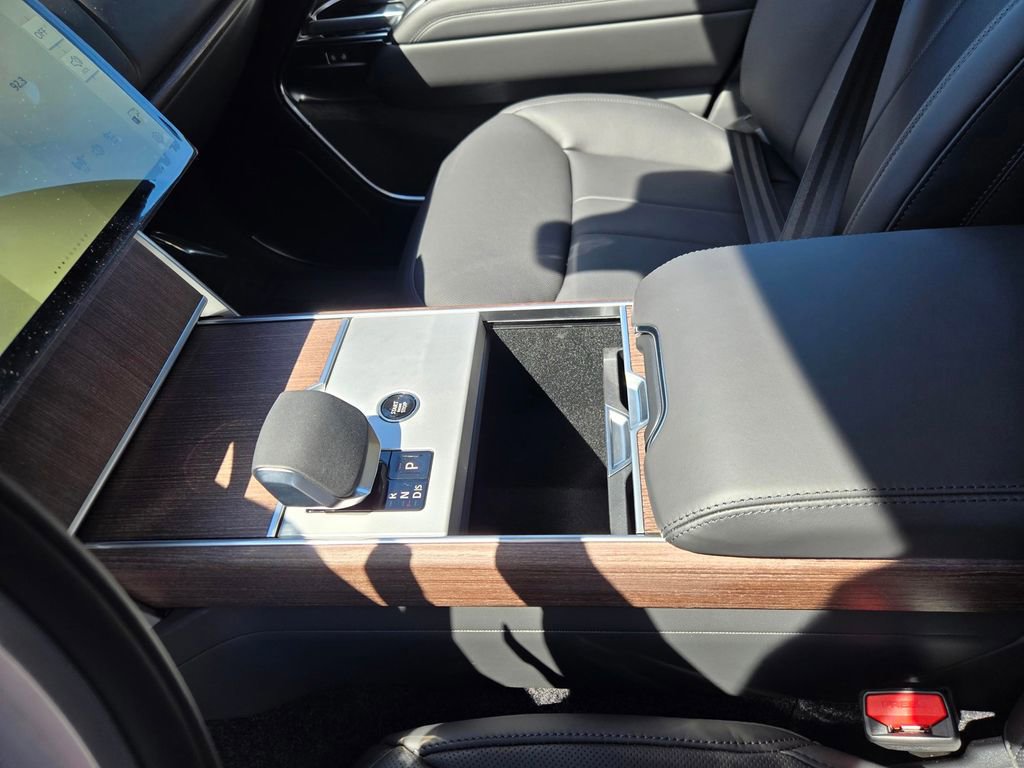 New 2026 Land Rover Range Rover Long Wheelbase SE image 14