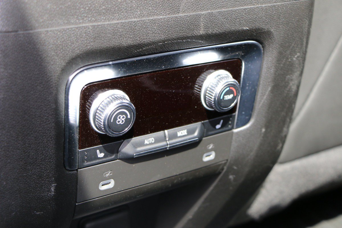 Used 2024 GMC Yukon AT4 w/ Technology Package AWD/4WD image 35