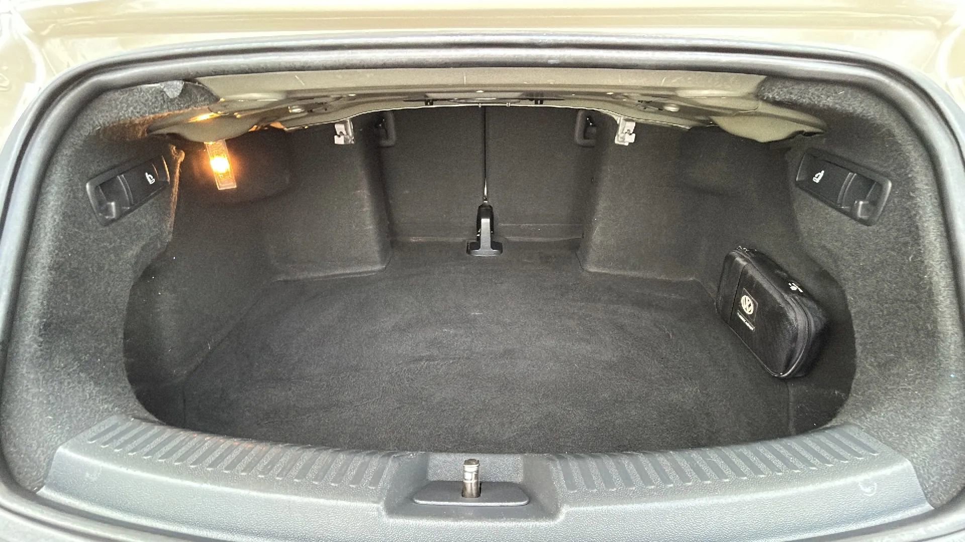 Used 2013 Volkswagen Beetle 2.5 image 30