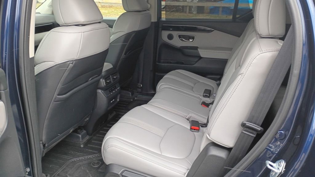 Used 2023 Honda Pilot Touring image 14