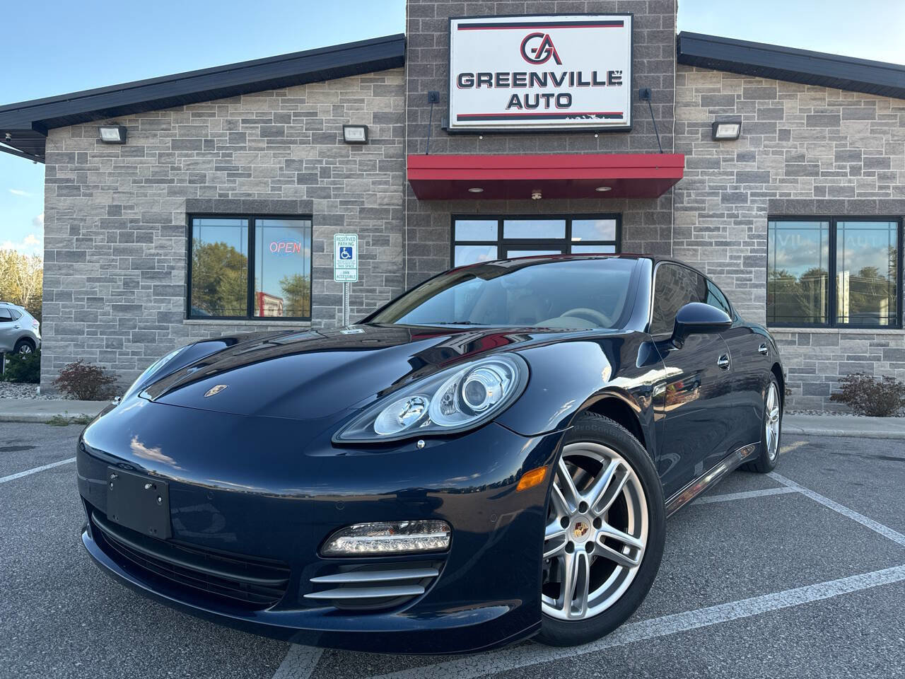 Used 2012 Porsche Panamera 4 image 1