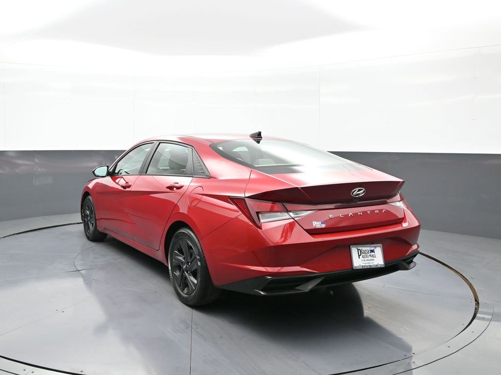 Certified 2021 Hyundai Elantra SEL image 8