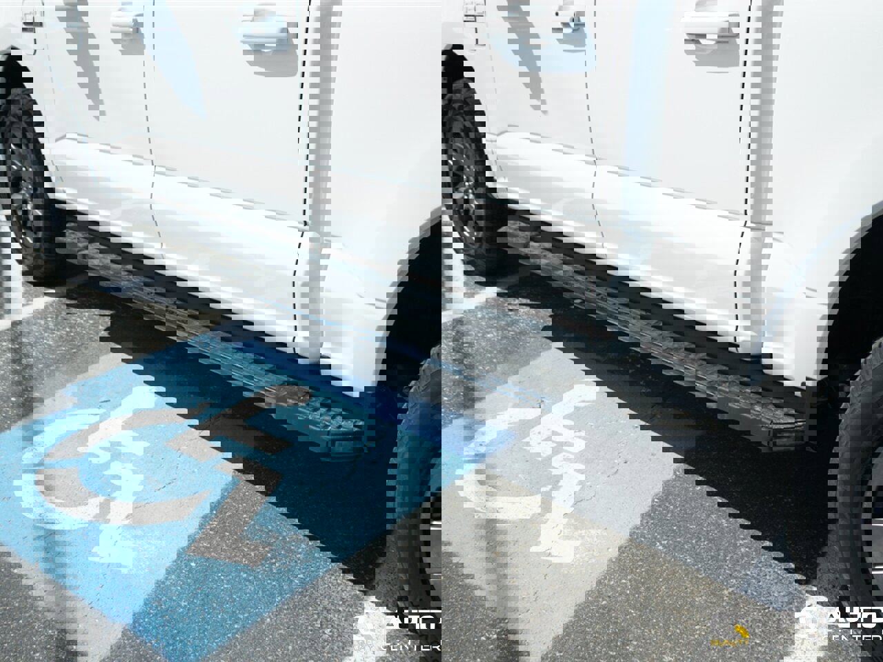 Used 2023 Ford F150 Lightning Lariat image 8