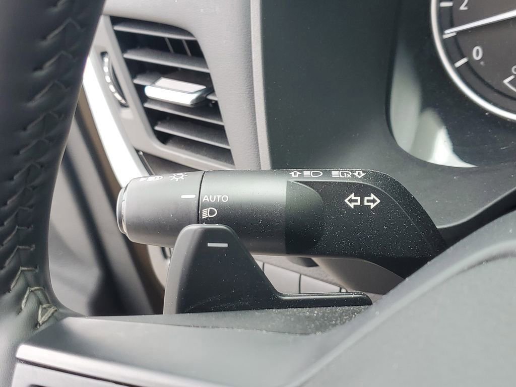 Used 2025 Nissan Rogue SV AWD/4WD image 26