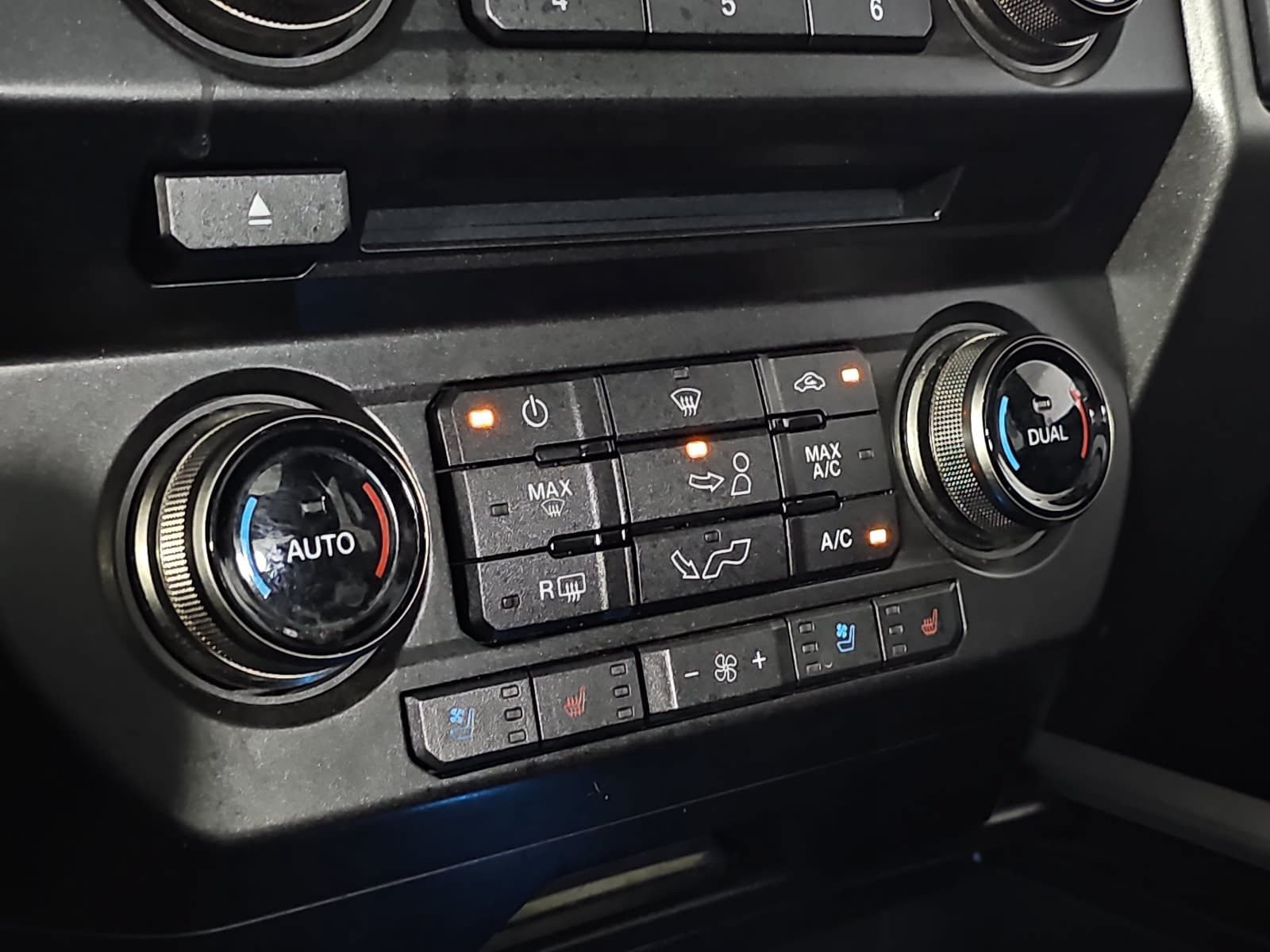 Used 2018 Ford F150 Raptor w/ Equipment Group 802A Luxury AWD/4WD image 21