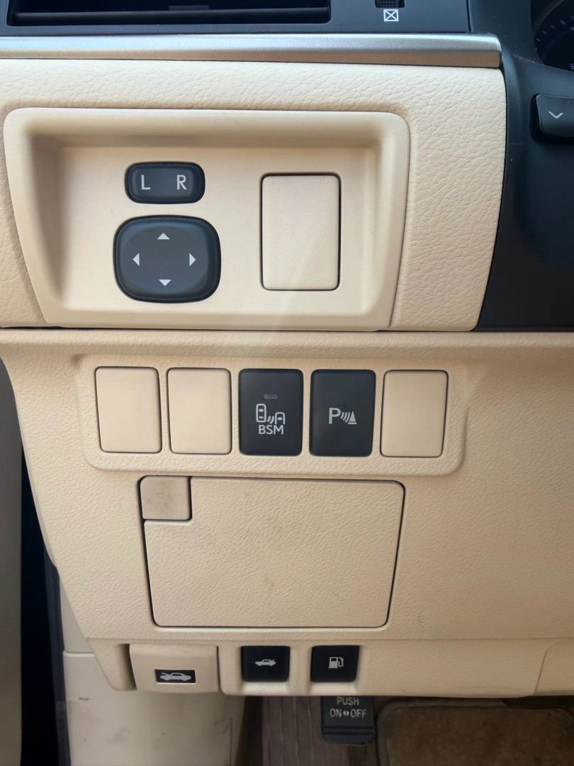 Used 2013 Lexus ES 300h w/ Luxury Pkg FWD image 26