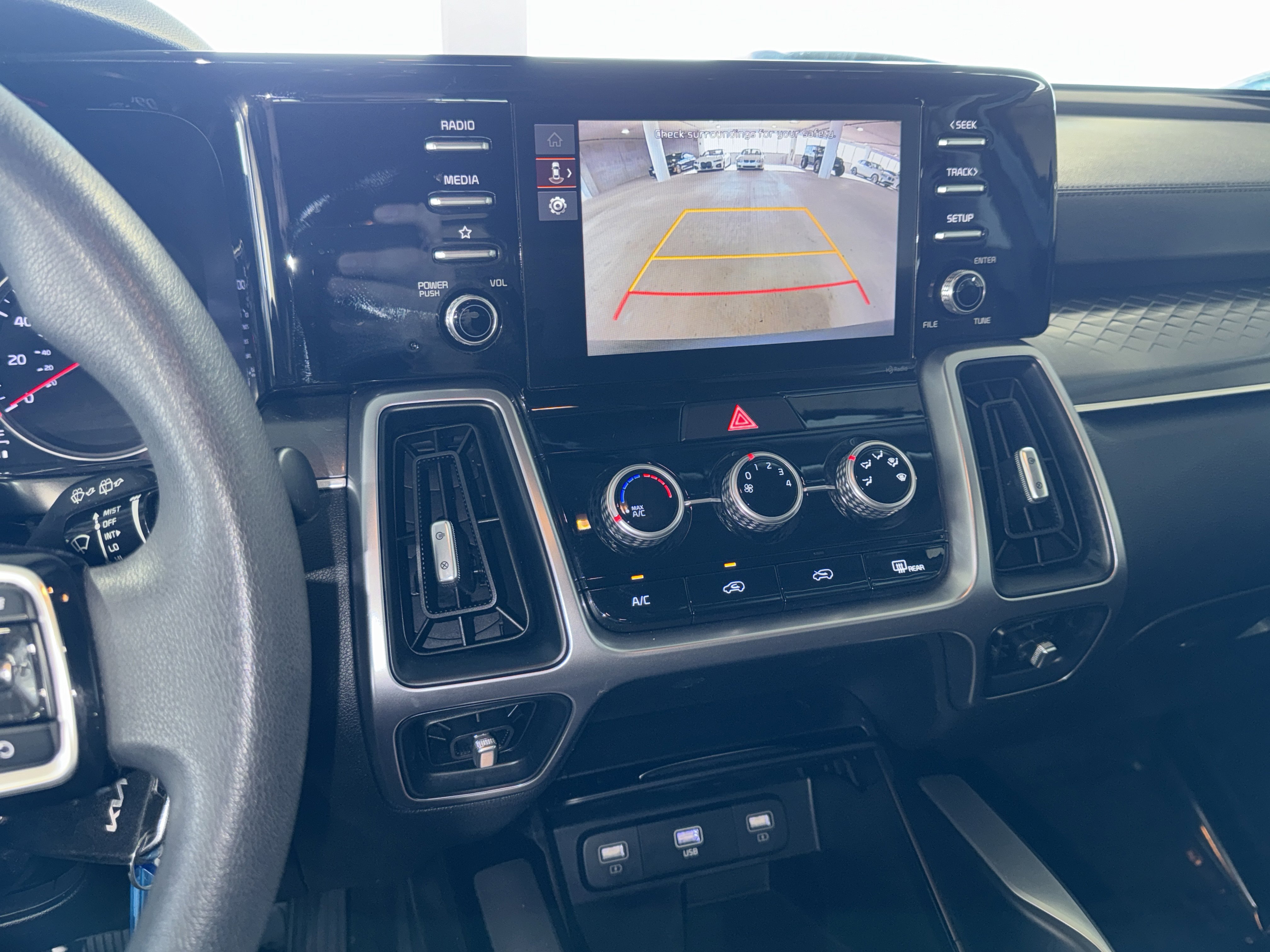 Used 2023 Kia Sorento LX image 26