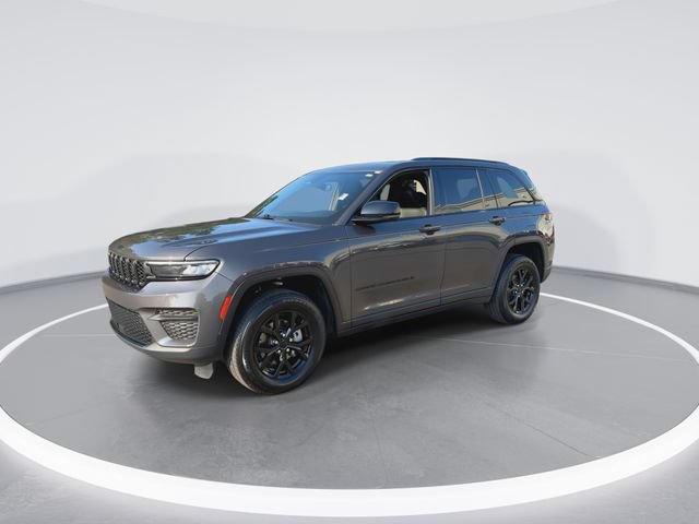 Used 2024 Jeep Grand Cherokee Altitude AWD/4WD image 4