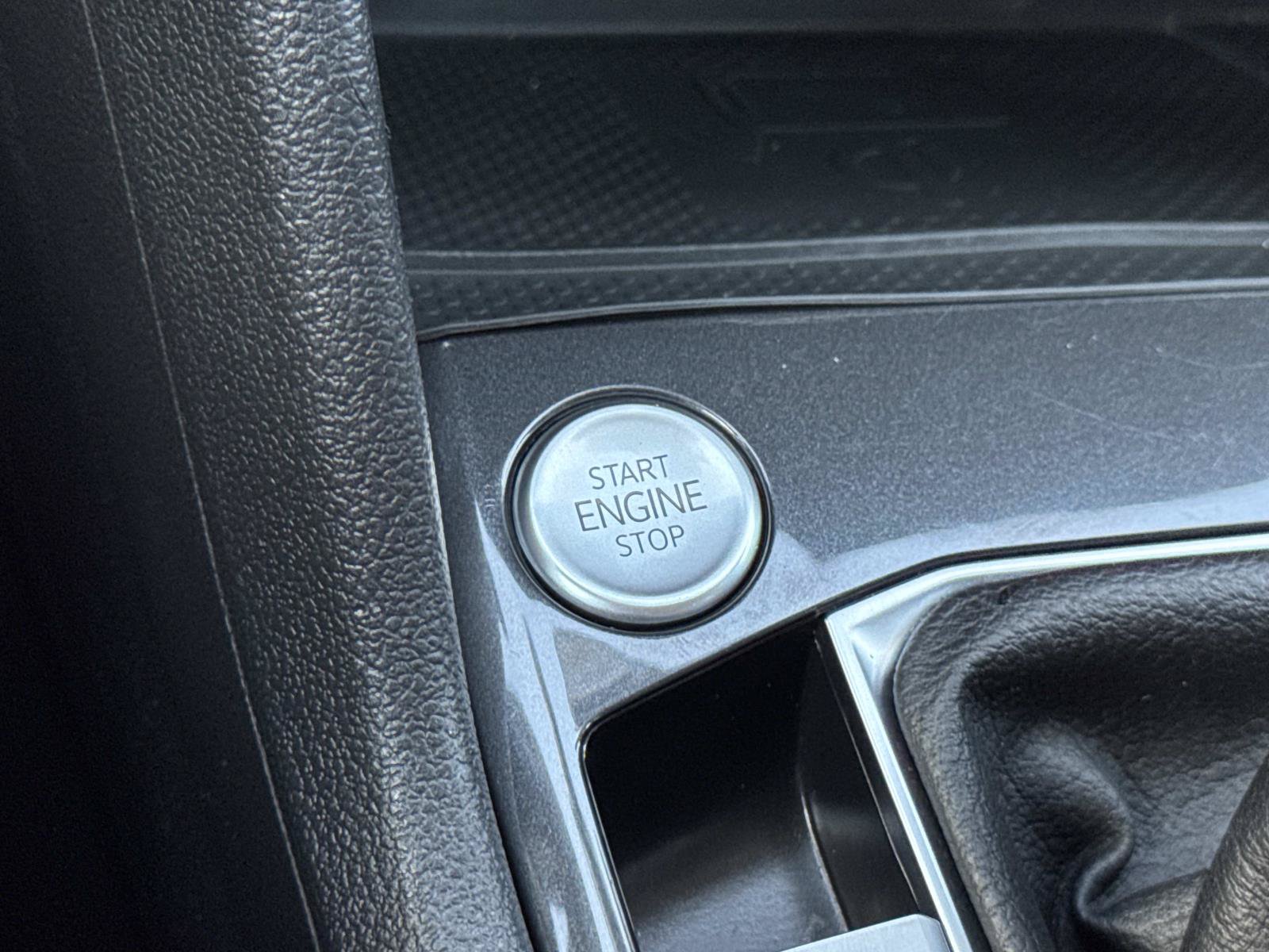 Certified 2024 Volkswagen Tiguan SE FWD image 18