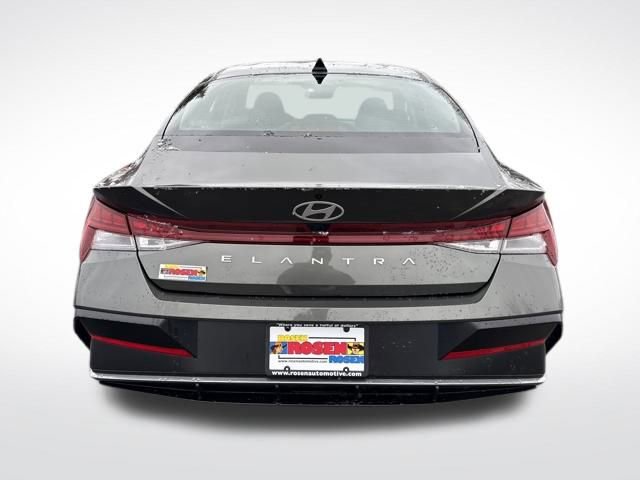 Certified 2025 Hyundai Elantra SEL w/ Cargo Package image 4
