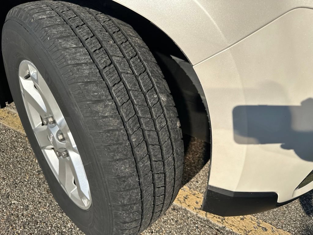 Used 2015 GMC Acadia SLE AWD/4WD image 4